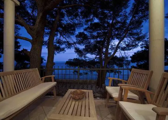 Berulia Nyaraló Brela